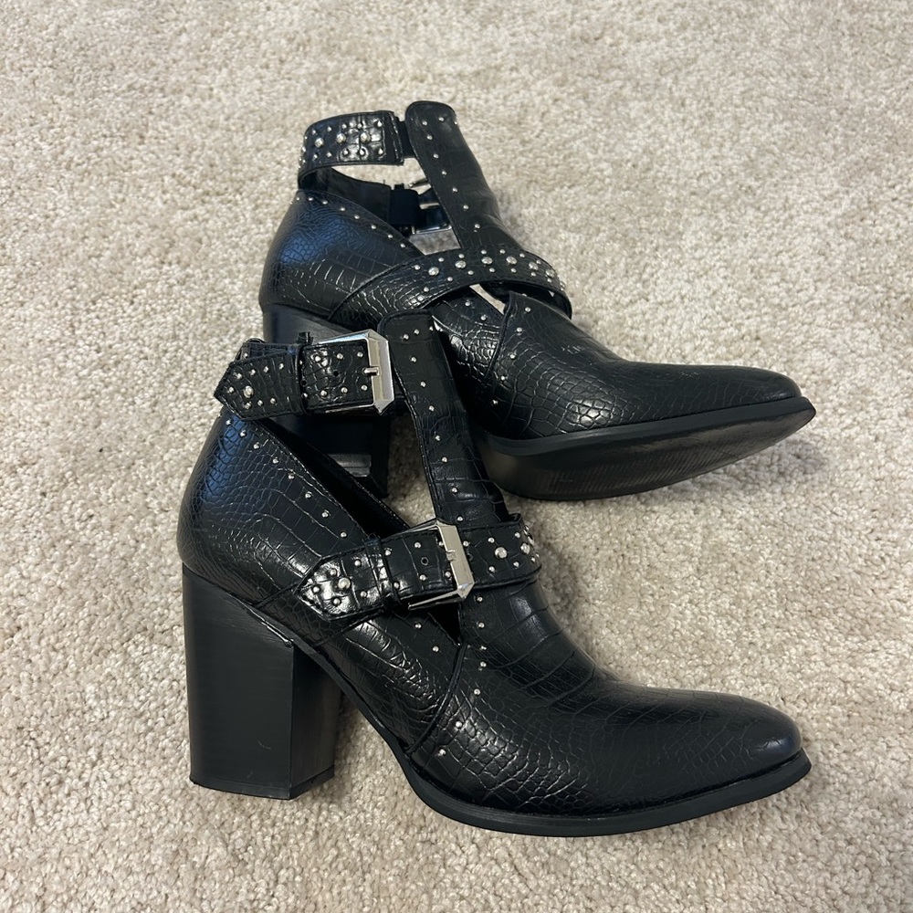 Gently used booties. Size 9